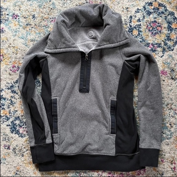 Lululemon Post Chaturanga Pullover Black / Ambient Grey - Picture 6 of 8